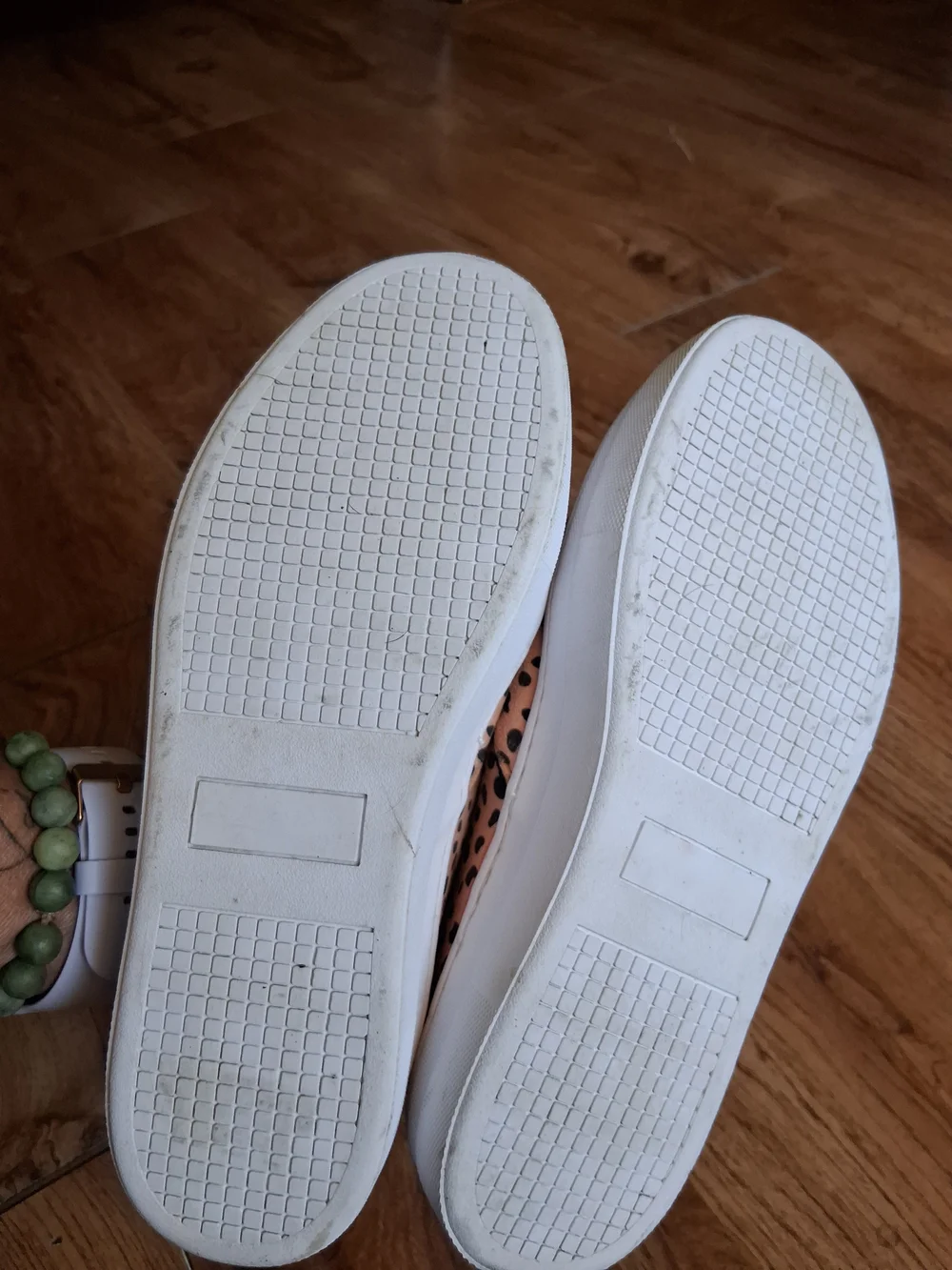 Source Unknown Peach Slip-On Moccasins with Black Spot Print